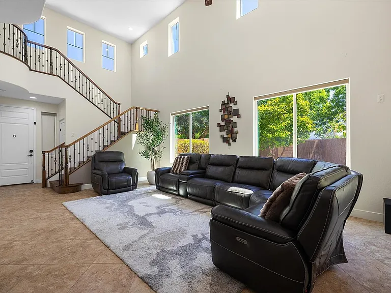 3437 E Mesquite St — Photo 4