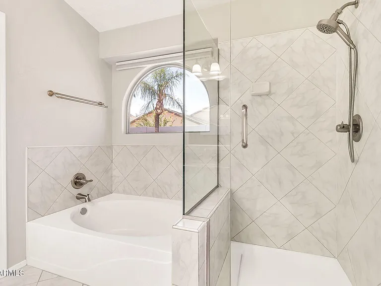 1113 E Betsy Ln — Photo 23