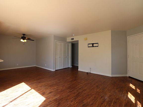 2nd image of 325 Sunnyslope Ln