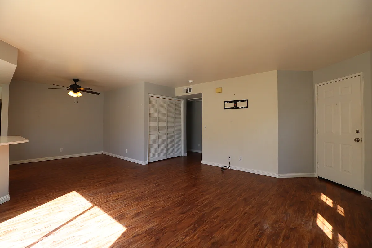 Building Photo - 325 Sunnyslope Ln
