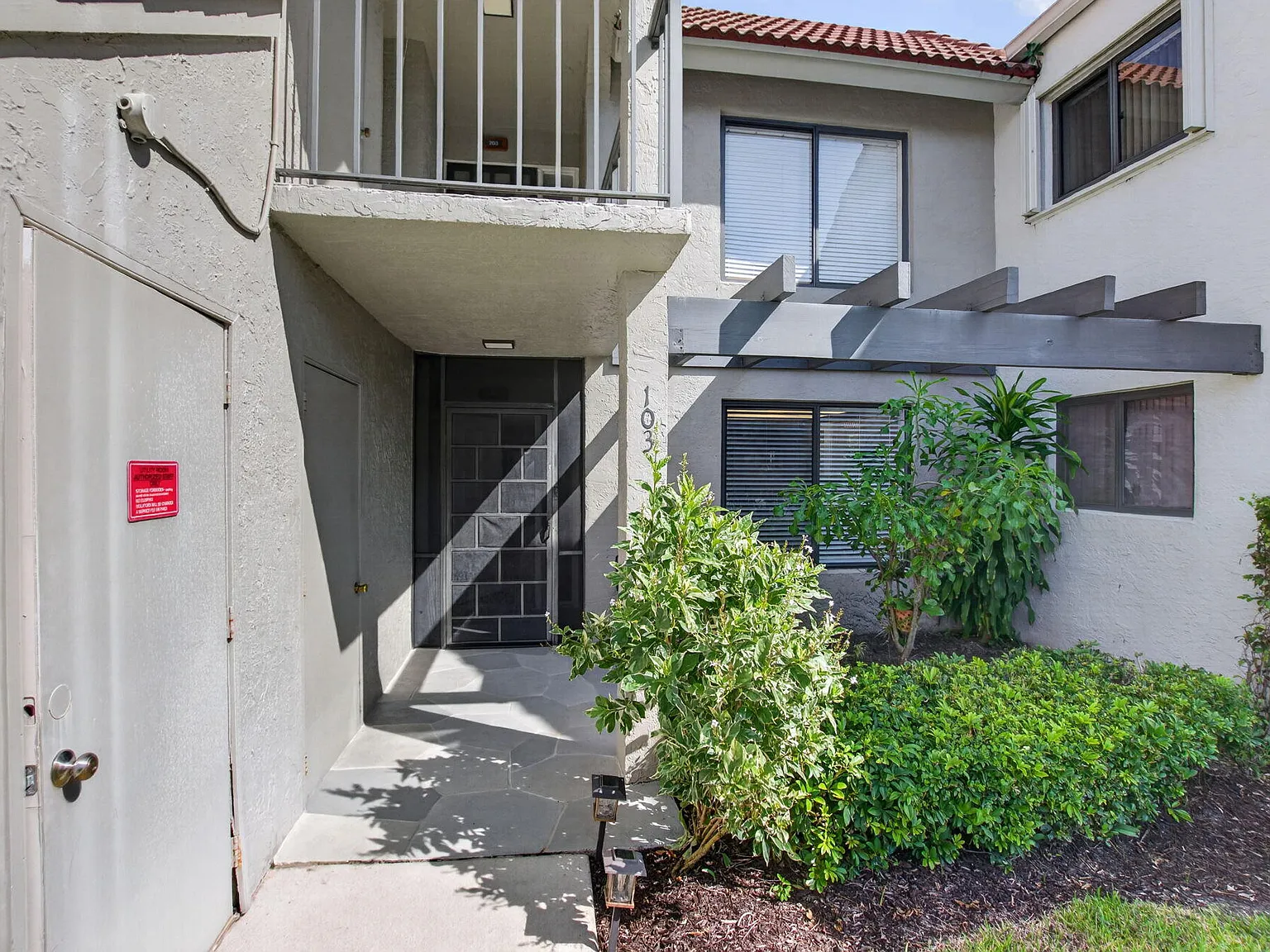 2 bed, 2.0 bath, 1280 sqft, $4,100 — Photo 4