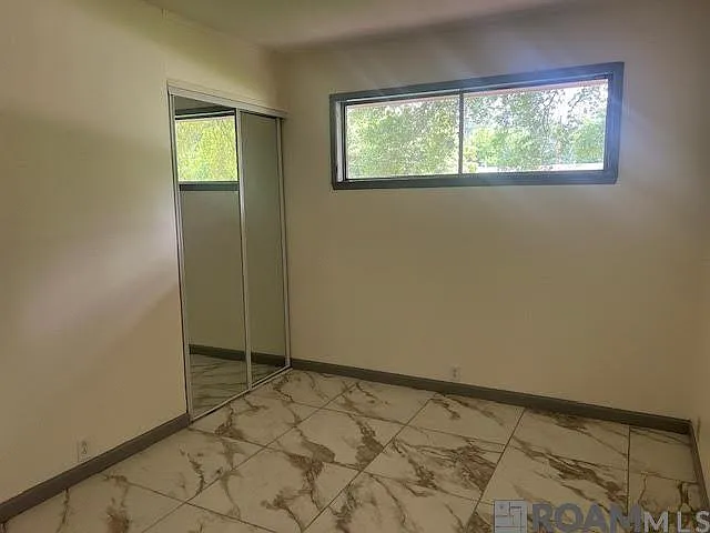 2464 Kensington Dr — Photo 16