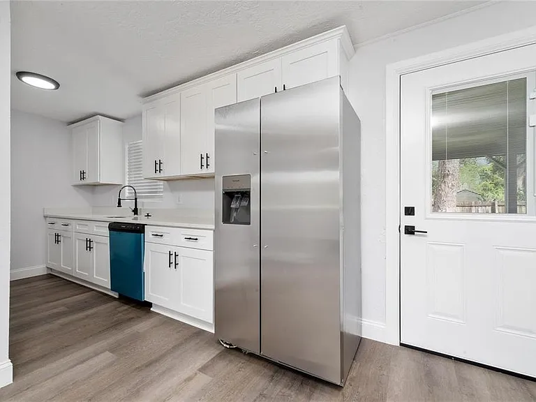 603 Conrad Dr — Photo 4