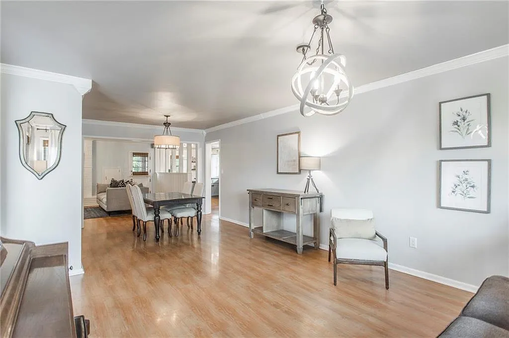 3 bed, 2021 sqft, $1,700 — Photo 3