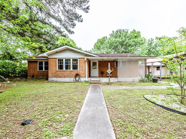 1207 21st St, Huntsville, TX 77340