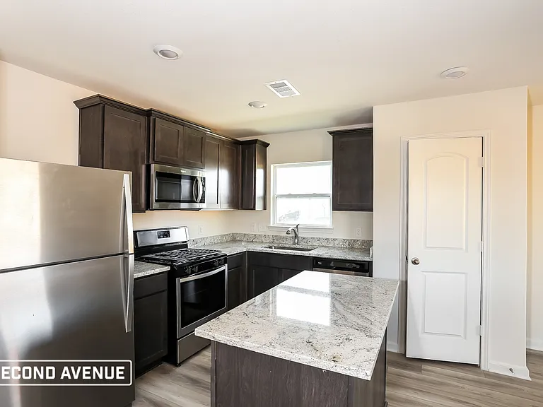 1401 Sunkiss Dr — Photo 4