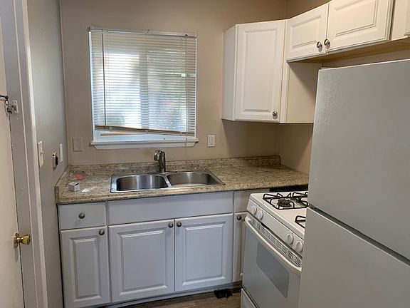 2nd image of 46411 Jefferson Ave APT 4