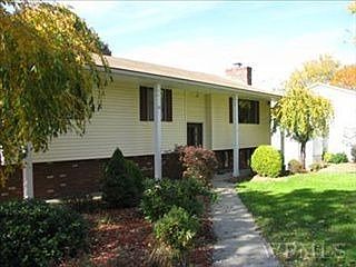2nd image of 82 Watch Hill Dr