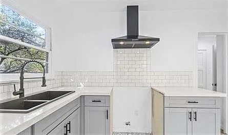 1347 Cambridge Dr — Photo 3