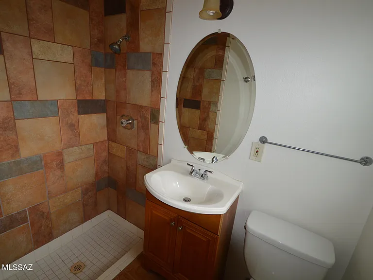 3957 E Hampton Pl — Photo 7