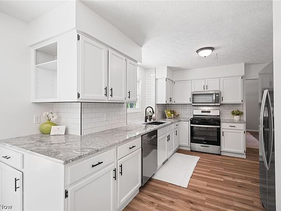 3rd image of 8647 Wiltshire Dr