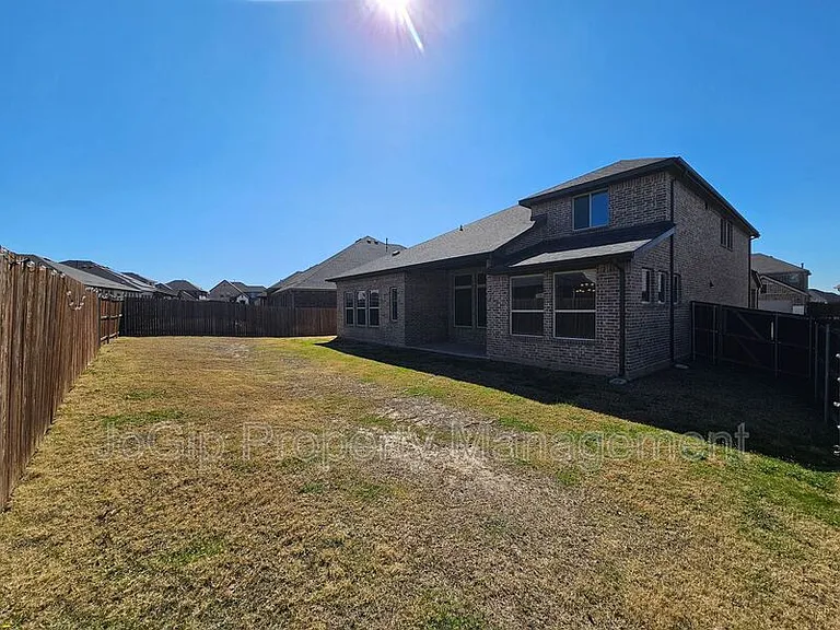 1740 Jamestown Dr — Photo 46