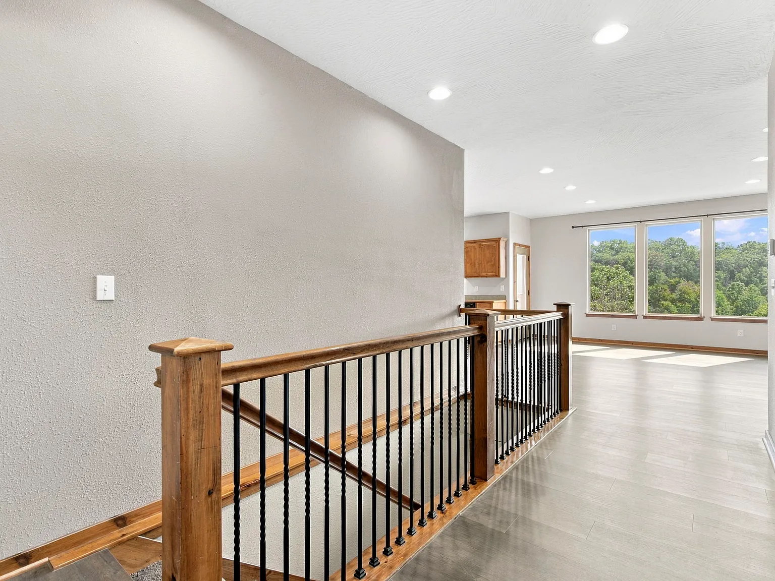 4 bed, 2.5 bath, 2048 sqft, $2,500 — Photo 2