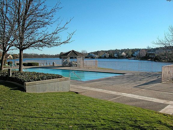 25 yd swimming pool