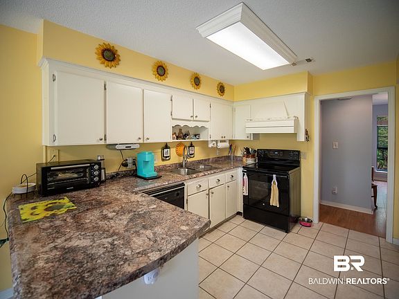 4th image of 9025 Lakeview Dr
