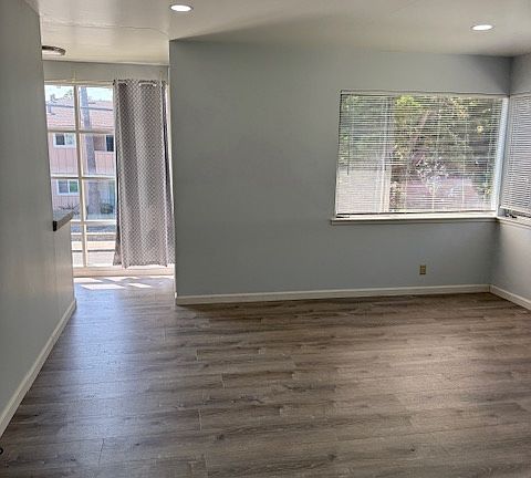4th image of 843 Roble Ave #3