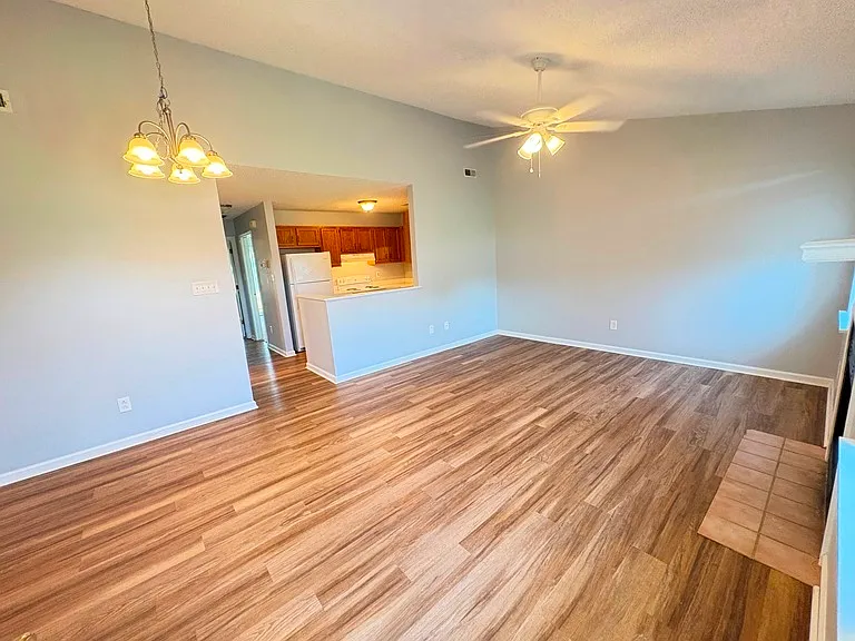 2 bed, 800 sqft, $995 — Photo 3