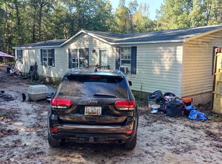 2669 Microwave Tower Rd, Roseboro, NC 28382