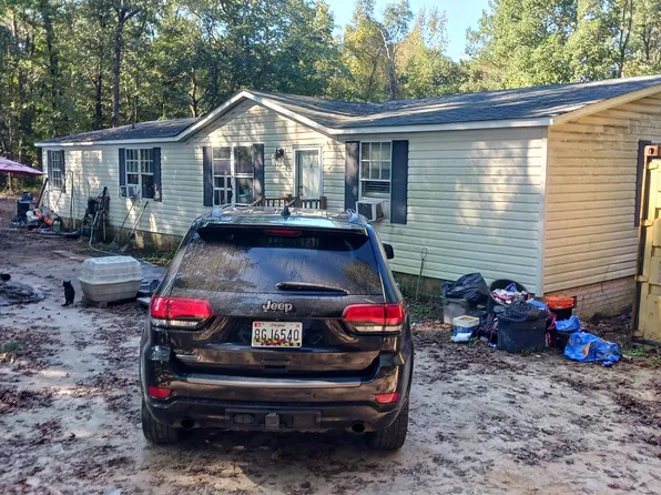 2669 Microwave Tower Rd, Roseboro, NC 28382