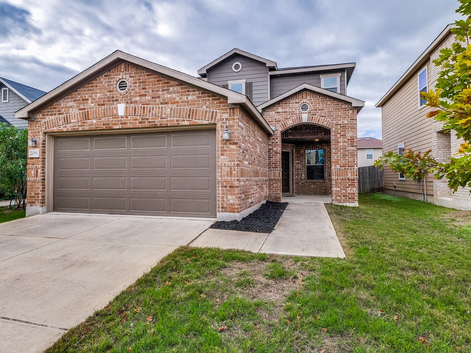 3 bed, 2.5 bath, 2499 sqft, $2,200 — Photo 2