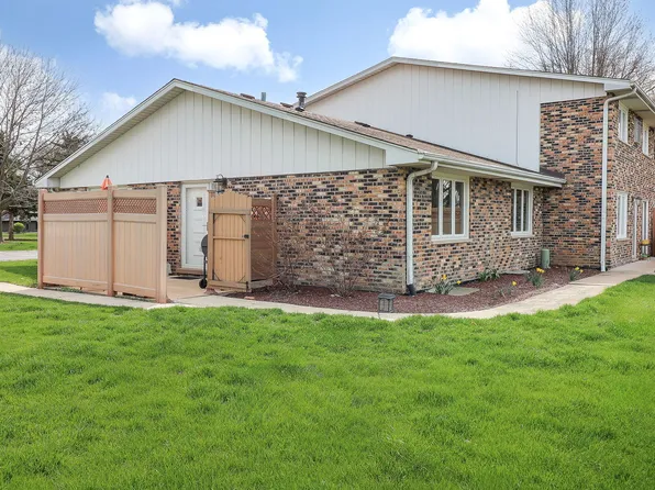 1909 Rosewood Ct APT 3D, Darien, IL 60561