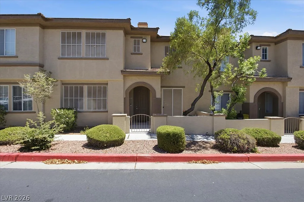 3 bed, 2.5 bath, 1492 sqft, $2,000 — Photo 1