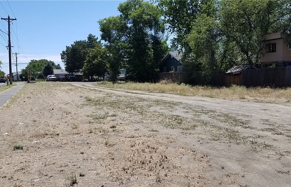 1st image of 925 N Grape Dr