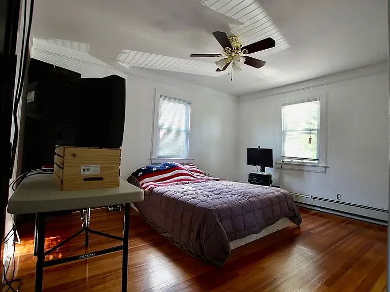1522 Dwight Pl — Photo 6