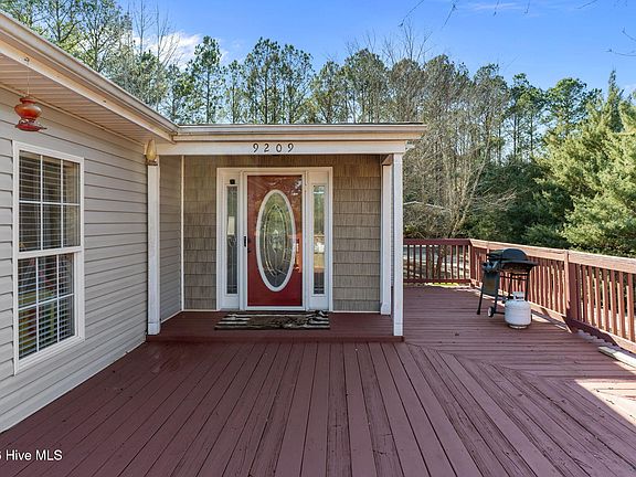 4th image of 9209 Cypress Court NE