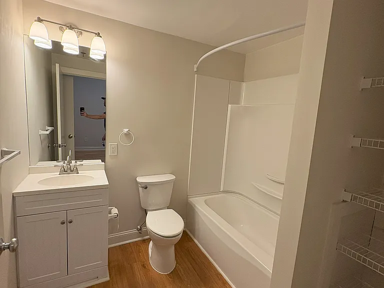 198 College St #2D — Photo 4