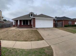 7400 Fossil Garden Dr, Arlington, TX 76002