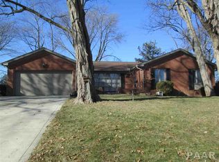 1827 Highwood Ave, Pekin, IL 61554