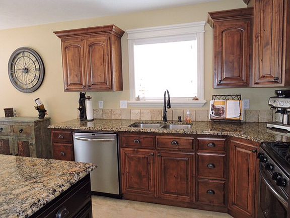 5th image of 4610 Blackstone Dr