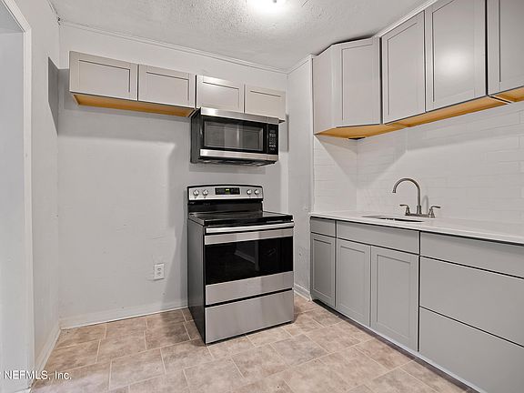 2nd image of 960 Ontario St