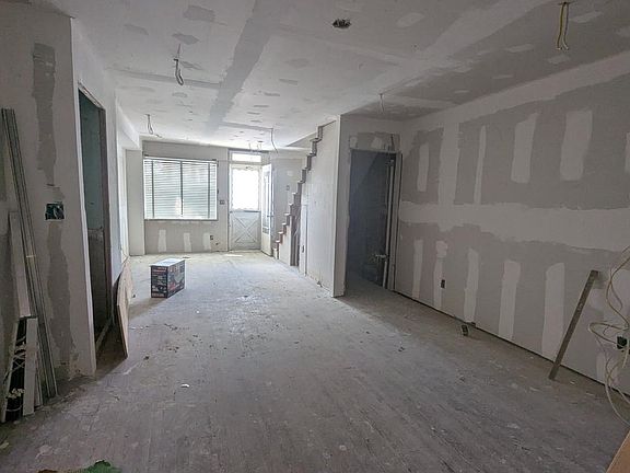 4th image of 515 Lytle St