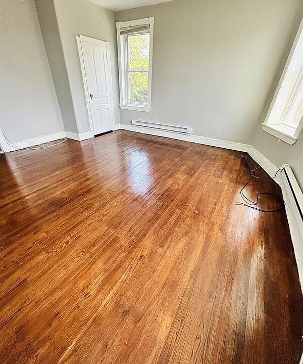 1st image of 7437 Oxford Ave #4