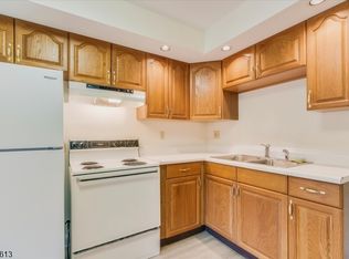 52 Hampton Hse Rd #206, Newton, NJ 07860