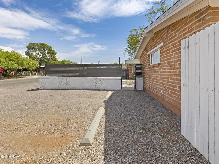 2508 E Seneca St #3 — Photo 28