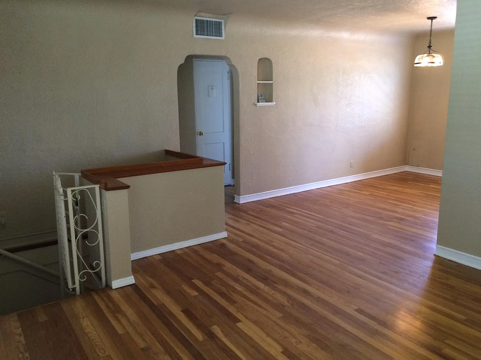 2301 N Campbell St — Photo 2