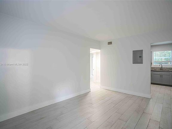 5th image of 465 NE 59th St APT 11