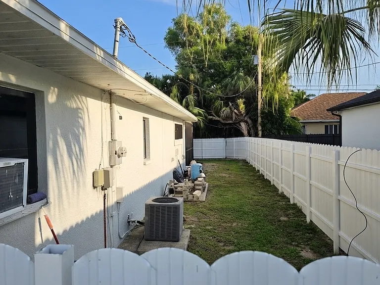 801 SW 10th Pl — Photo 32