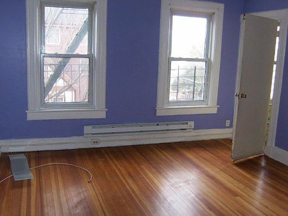 2nd image of 147 N 8th Ave