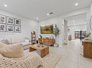 Crystal Cay, Miami, FL 33190
