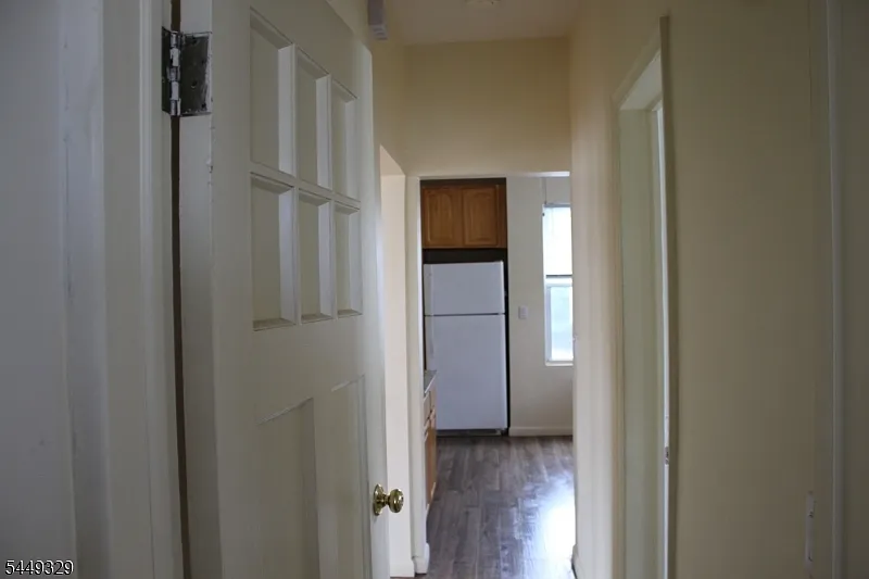 2 bed, 1.0 bath, $1,800 — Photo 2