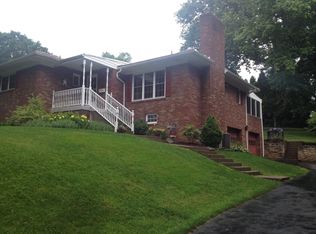 2226 Country Club Dr, Pittsburgh, PA 15241