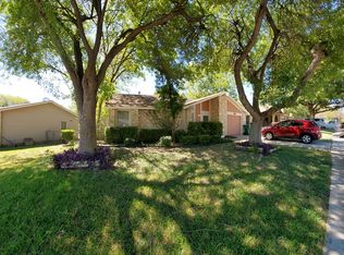 8134 Dry Canyon Trl, Live Oak, TX 78233