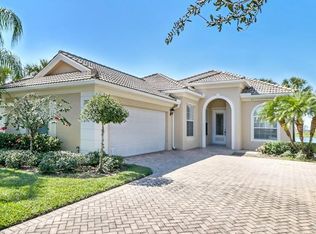 2262 Heydon Cir W, Naples, FL 34120