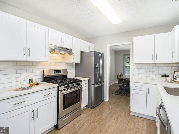 3rd image of 140 Crabtree Dr