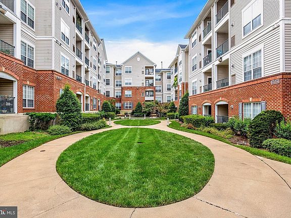 3rd image of 4850 Eisenhower Ave Unit 302