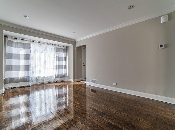 4th image of 8951 S Dorchester Ave